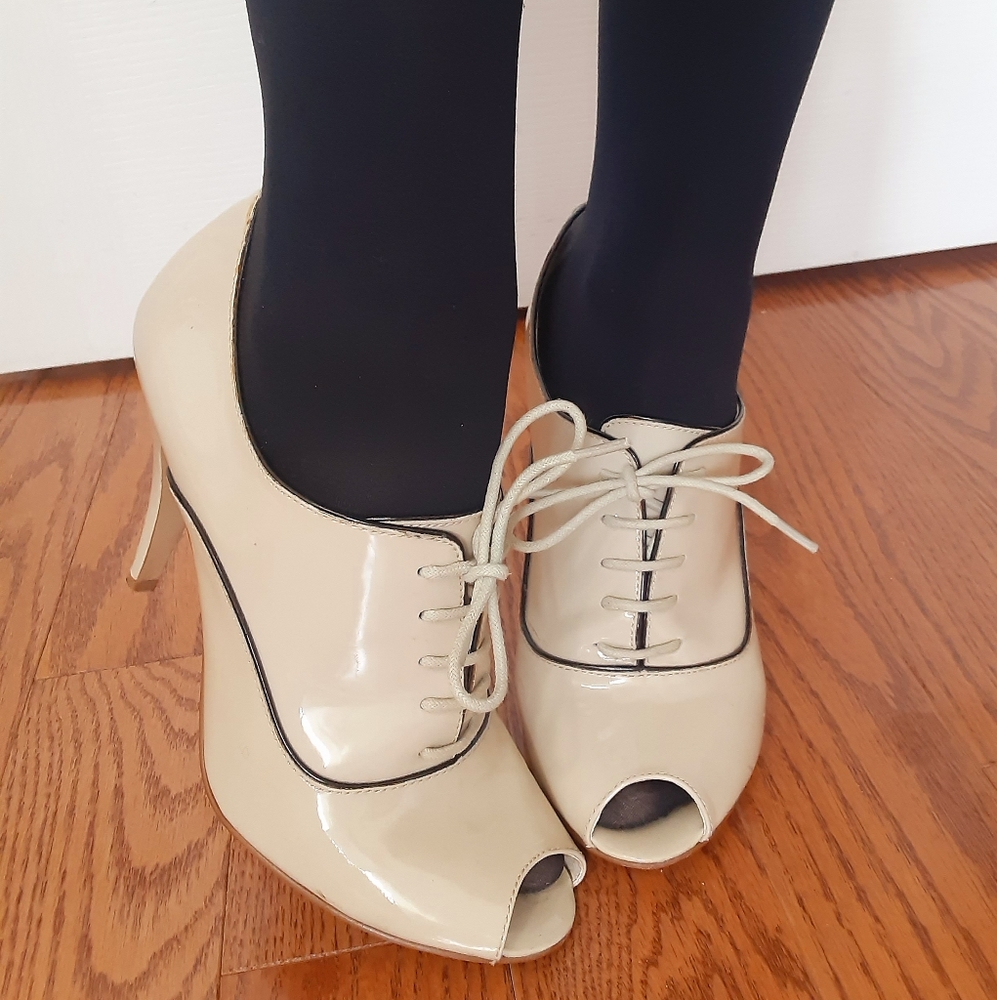 Nine West Haymie Oxford Peep-Toe Patent Pump